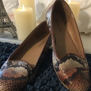 Animal print ballerina flat.